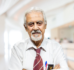 فتحي الحجاوي - استشاري لثة الاسنان